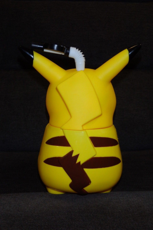 Nintendo Pokemon Sipper Bottle Cup Pikachu NEW 1998 Rare 8 inch in Arts & Collectibles in Kitchener / Waterloo - Image 4