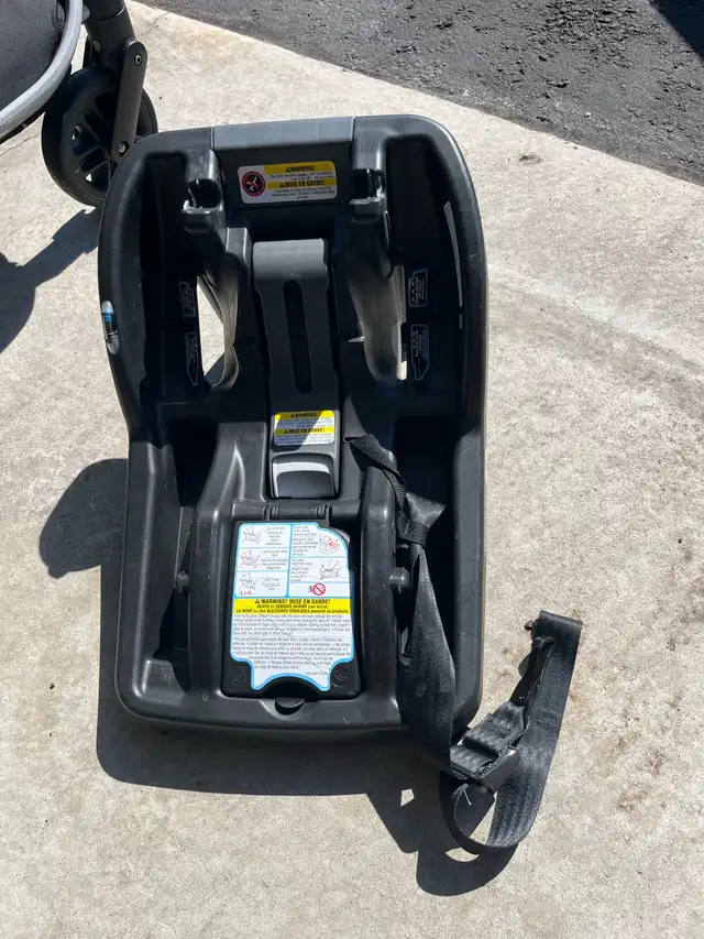 Complete package - Graco stroller + car seat BASE + car seat in Strollers, Carriers & Car Seats in Markham / York Region - Image 4