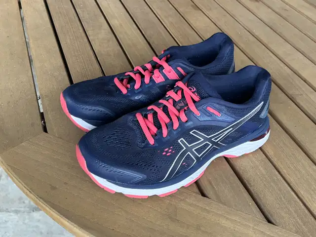 Asics GT-2000 7 Running Shoes – Women’s Size 6.5 Wide in Women's - Shoes in Markham / York Region - Image 3