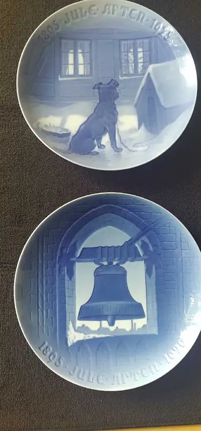 Plates are numbered and initialled on back. Blue and white as shown