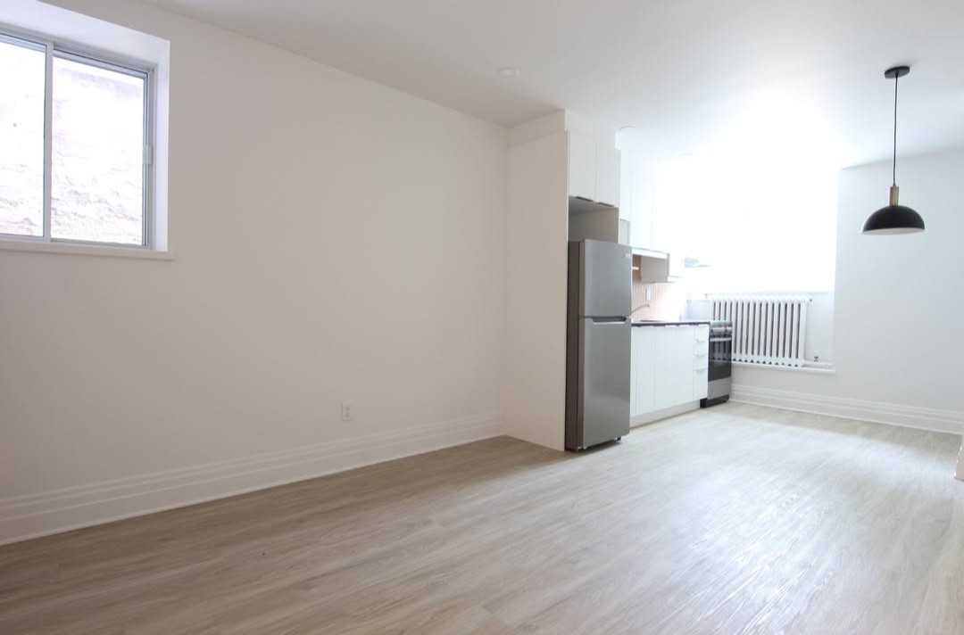5352 Av. du Parc — photo 1