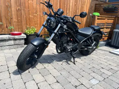 Selling my 2024 Honda Rebel 300 About 2000 km—basically brand new. Comes with all stock parts and a...