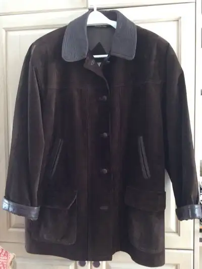Manteau de suède., View more