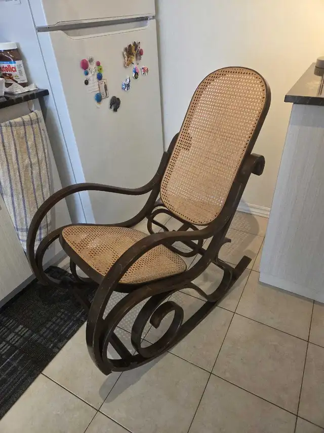 Rocking Chair in Chairs & Recliners in City of Toronto - Image 4