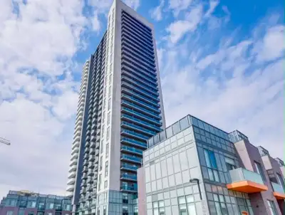 ️ Cozy Den | $600/month | Square One Area Bright, peaceful den on the 24th floor ✨ Just 10 mins ride...