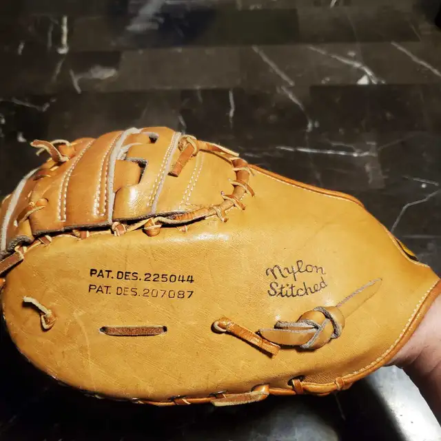 WILSON First Base Glove Baseball Glove in Baseball & Softball in Barrie - Image 4