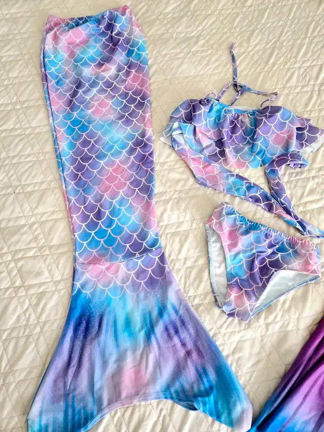 Girls mermaid tail + swimming suit + dress in Kids & Youth in Mississauga / Peel Region - Image 3