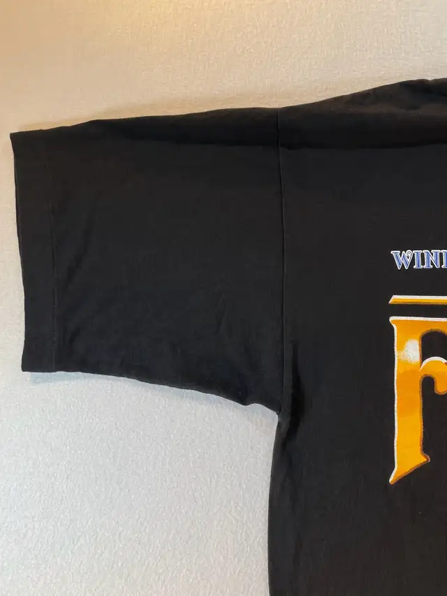 Vintage Winnipeg Blue Bombers Football Tee LRG 1994 Softwear CFL in Men's in Winnipeg - Image 5