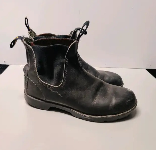 Blundstone 500 Boot Black ⎮ Men 9 US LOOSE ANKLE ELASTIC Men's