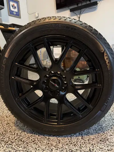 225 / 50 R17 Winter Tires Studless Michelin X-ICE Approximately 20,000 kms on them. Previously used...