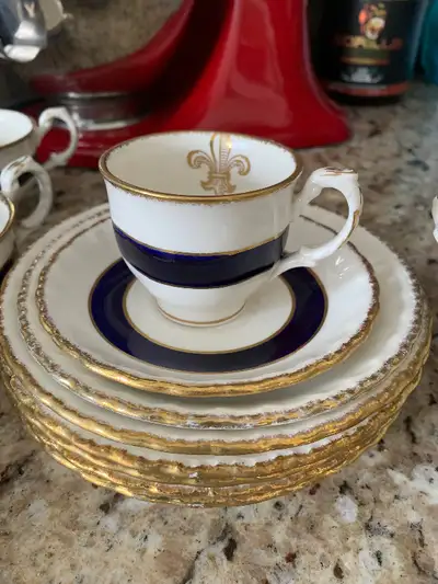 Quebec Parliement fleur de lys dinner set (91 pieces)., View more