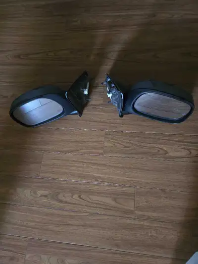 Powered Commuter side mirror take offs and swapped for tow mirrors . Excellent used condition in wor...