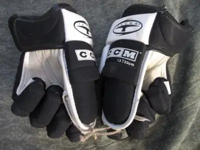 Lightly used Junior Hockey gloves CCM 13 inches 33 cm, View more