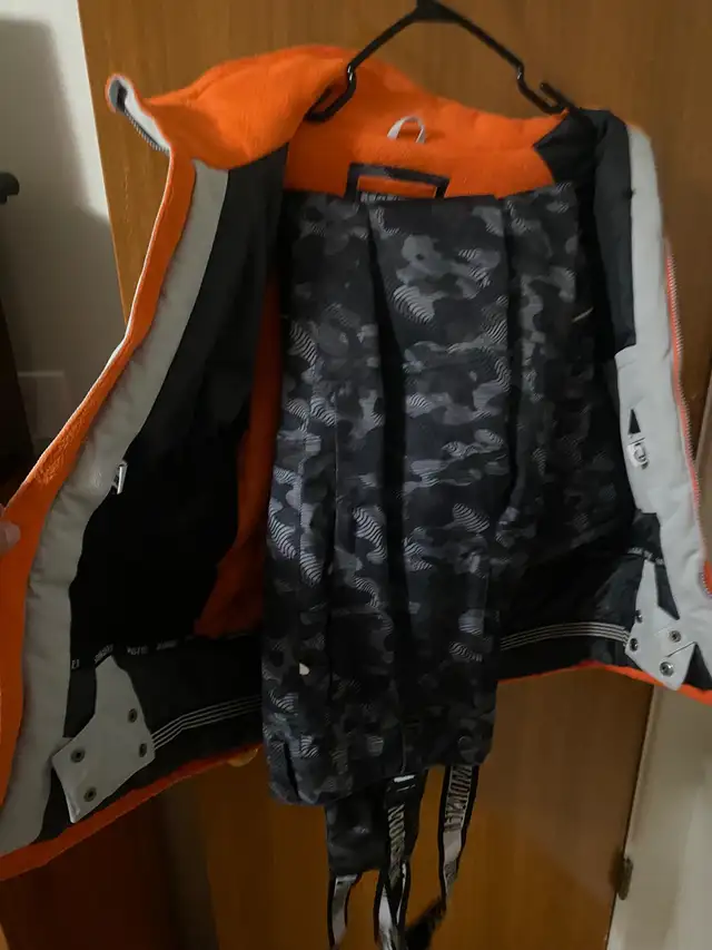 Boys Monster Brand Snow Suit S 12 like new in Kids & Youth in Calgary - Image 3