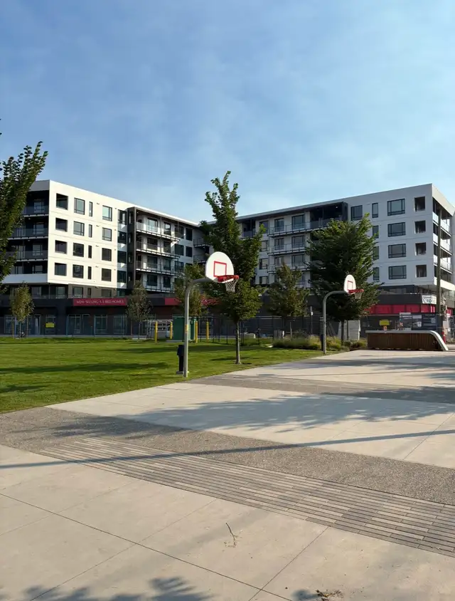 Pandosy 2 Bed 2 Bath, All Inclusive 
