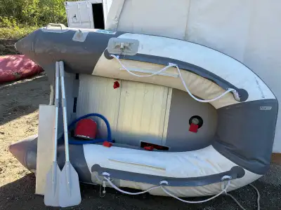 Bris 2.5 m inflatable boat. Aluminum floor, seat, oars, pump. 2020 model. $650