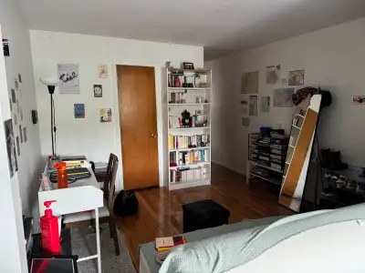 Appartement meublé à côté du Parc Laurier disponible pour sous-location entre le 15 octobre et le 30...