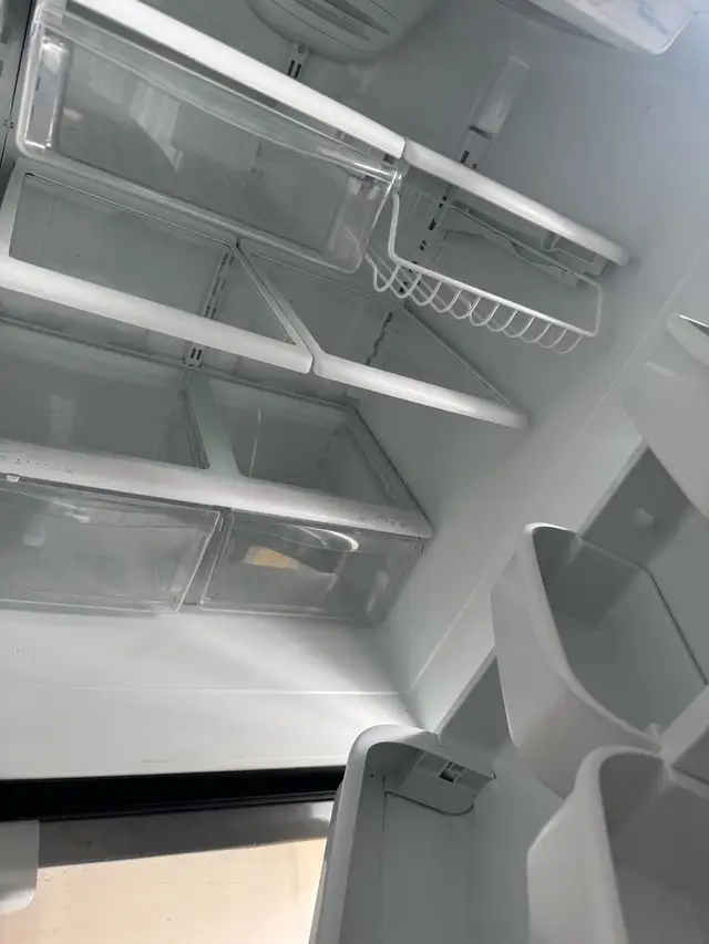 stainless fridge  in Refrigerators in City of Montréal - Image 3