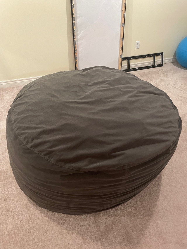 4ft GREY BEAN BAG (MINT CONDITION) in Couches & Futons in City of Toronto