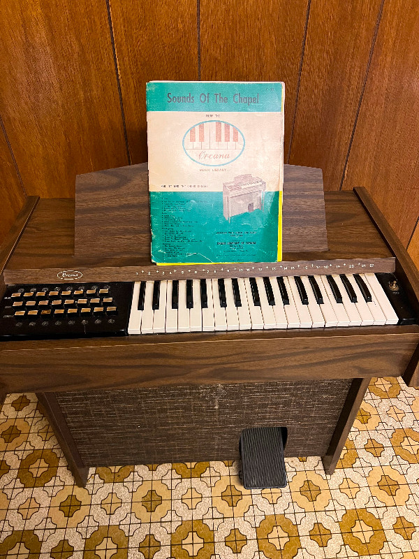  Keyboard Organ in Pianos & Keyboards in Windsor Region