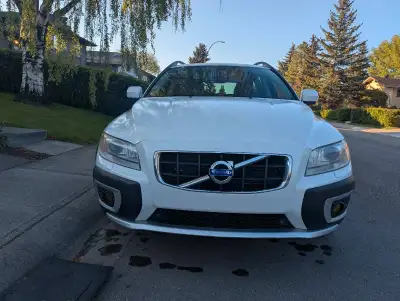 2009 Volvo XC70 AWD 3.2L- 328,100km Power everything. Everything works as it should. Back seat DVDs...