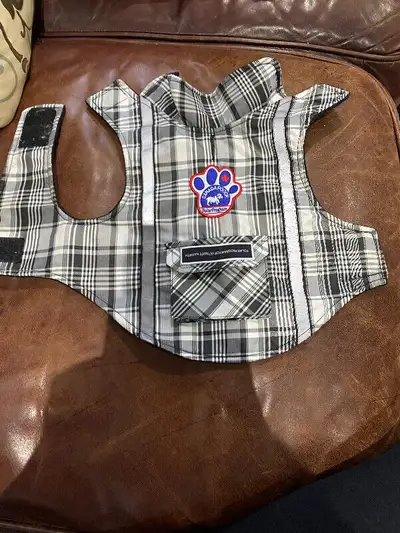 Canada Pooch Amazon Adventurer Rain Jacket Plaid size 10 -$20, View more