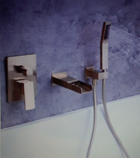 Modern Waterfall Wall- Mount Solid Brass Bathtub Faucet