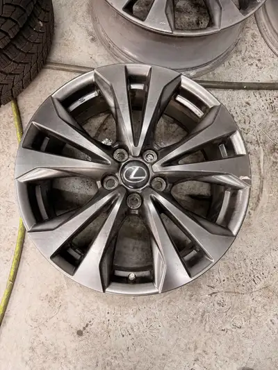 Selling a clean set of OEM Lexus 18-inch rims. Perfect for RX, NX and many Toyota 5x114.3 vehicles....