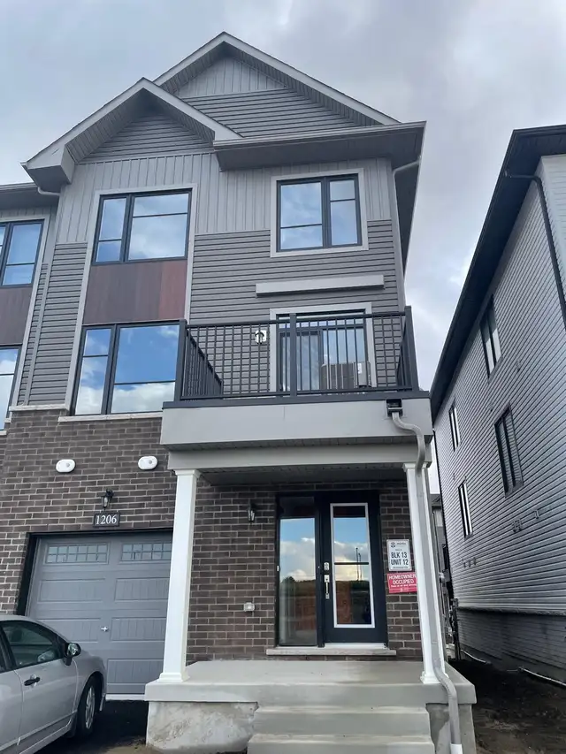New townhome for rent In Oshawa