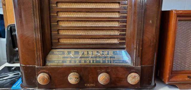 Viking Model 47 - 43 vintage tube radio - does not work in Arts & Collectibles in Thunder Bay