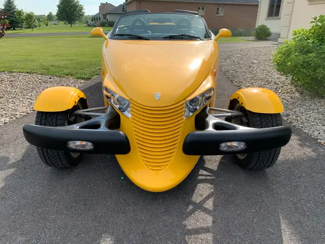 1999 Plymouth Prowler w/ matching trailer will consider trades. in Classic Cars in Kelowna - Image 3