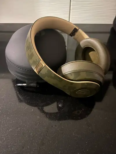 Beats Studio 3 , View more