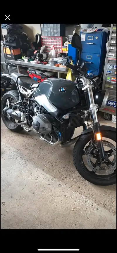 Great condition BMW R9 street motorcycle. Well maintained and regular service up to date. New spark...
