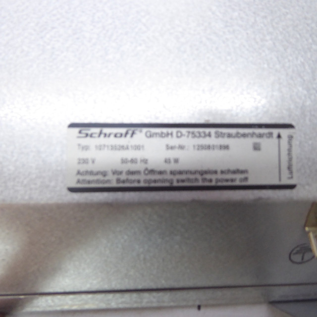 Ventilateur rackmount 2U pour cabinet de serveur - 230v dans Réseaux  à Ville de Montréal - Image 4