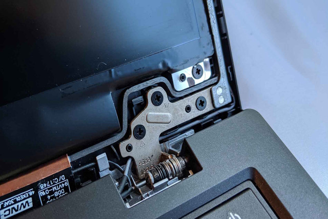 Laptop hinge repair/replacement with Warranty in Laptops in Mississauga / Peel Region - Image 3