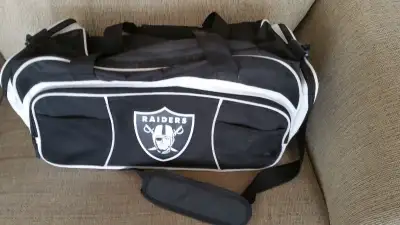 Las Vegas Raiders hat and duffle bag for sale. New condition I’ll throw in a few other Raiders items...