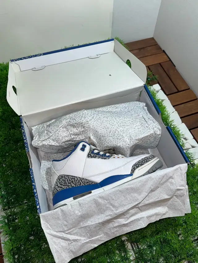 Size 8 - Air Jordan 3 Wizards  in Men's Shoes in Mississauga / Peel Region - Image 8