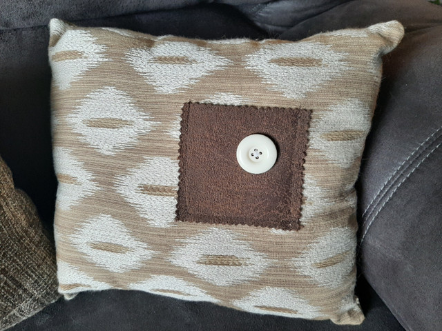 HANDCRAFTED throw pillows (for toothfairy) $15 ea./$25 for BOTH! in Home Décor & Accents in Fredericton - Image 3