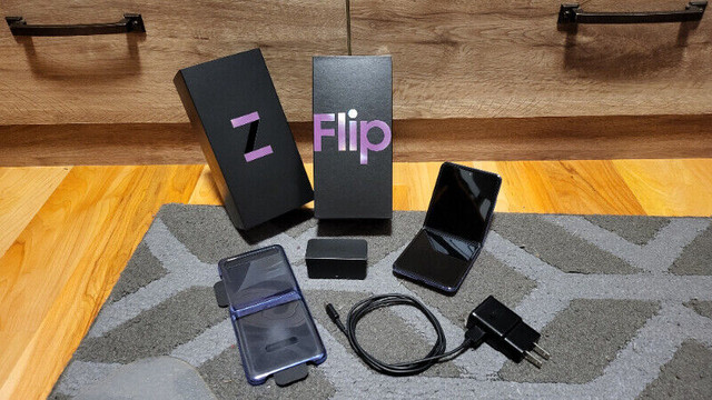 Samsung Galaxy Z Flip Mirror Purple w/ Accessories & Bonus Item in Cell Phones in Leamington - Image 2