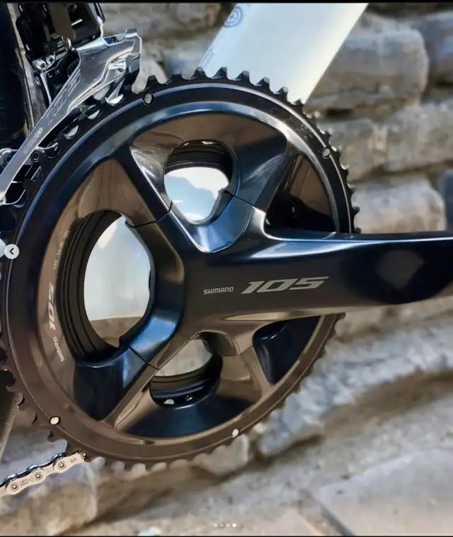 2026 FULL CARBON AERO BIKE SIZE48 SHIMANO 105 HYDRO DISCS in Road in St. Catharines - Image 9