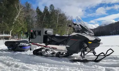 Fantastic snowmobile with only 1100 km. Electric start. Liquid-cooled 4-stroke but also has a fan ra...
