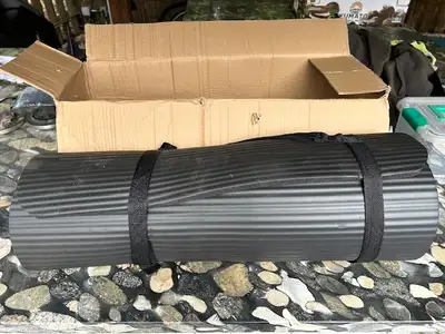 Black Yoga Mat - New In The Box - Never Used, Voir plus