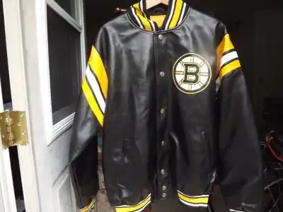 FS: Boston Bruins Jacket (Size Large) I have for sale a "GIII" ( Sports by Carl Banks) Boston Bruins...