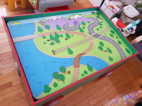 Kids play table with storage/Table de jeu enfant avec grand ran