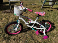 Vélo 16 pouces Hello Kitty avec petites roues
