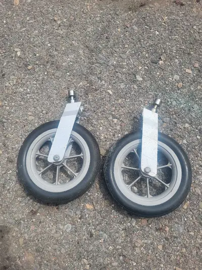 Turn your chariot bike trailer into a stroller. Stowable on trailer