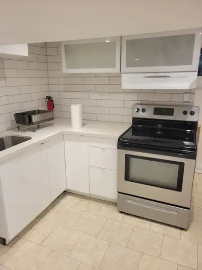 Renovated 1 Bd at Broadview and Gerrard. 2 Minute walk to TTC, and Riverdale Park.