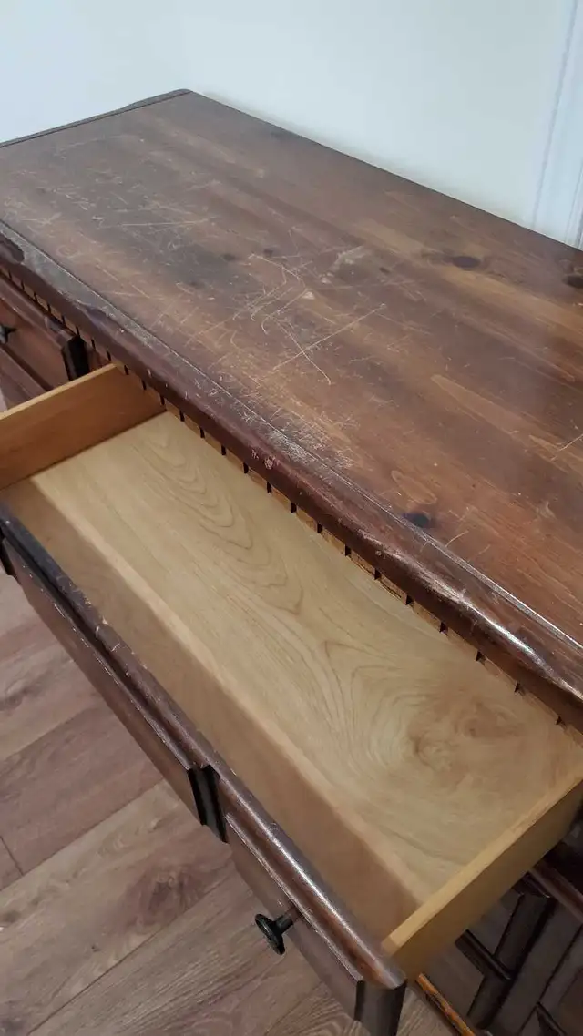 Vintage 1980's Solid Wood Dresser in Dressers & Wardrobes in Norfolk County - Image 4