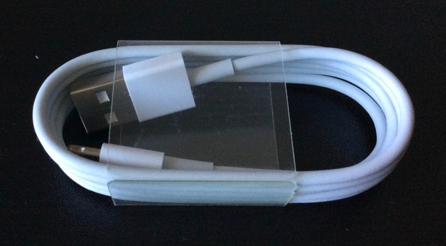 NEW APPLE USB LIGHTNING CABLE 1m computer accessories Apple NEW in Cell Phone Accessories in Saskatoon