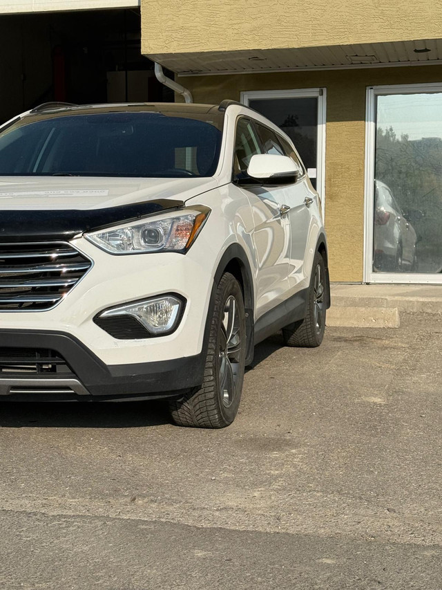Hyundai Santa Fe  XL limited 2015 in Cars & Trucks in Calgary - Image 3